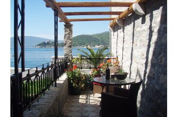 Montenegro Privát Lepetane, Exterior